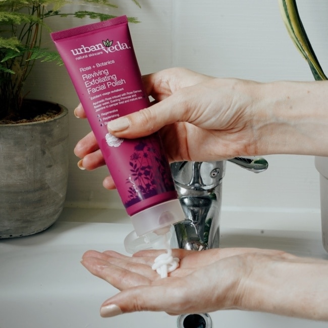 城市吠陀 玫瑰賦活臉部去角質霜125 ml