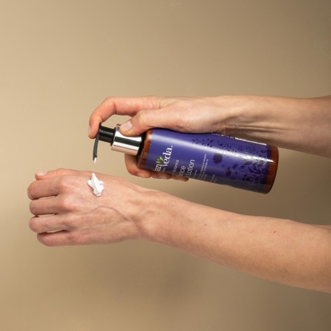 城市吠陀 草本亮澤身體乳液250ml